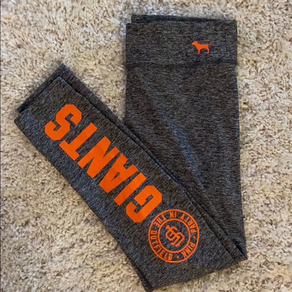 Who else is missing ⚾️?! SF Giants leggings by VS